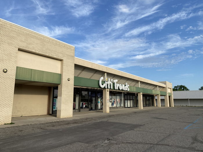 South Flint Plaza - June 21 2022 Photo (newer photo)